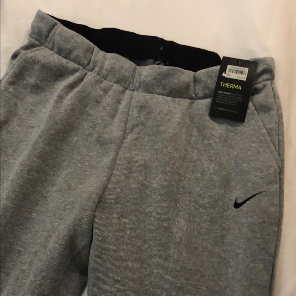 Nike therma women’s sweat pants